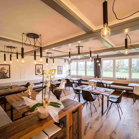 Fuchs & Hase Self Check In 3*