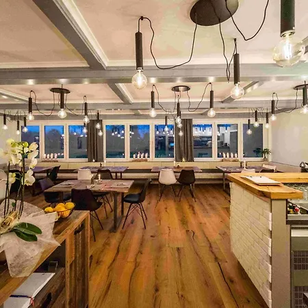 Fuchs & Hase Self Check In 3*