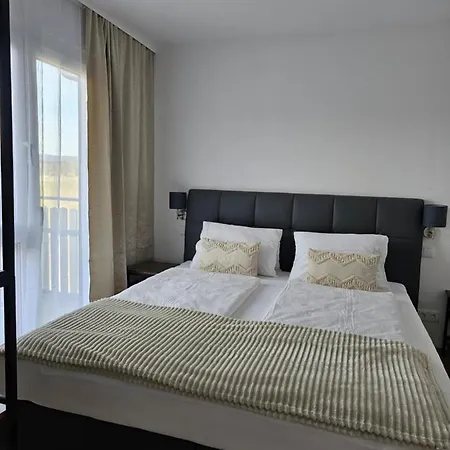 Fuchs & Hase Self Check In Rosegg