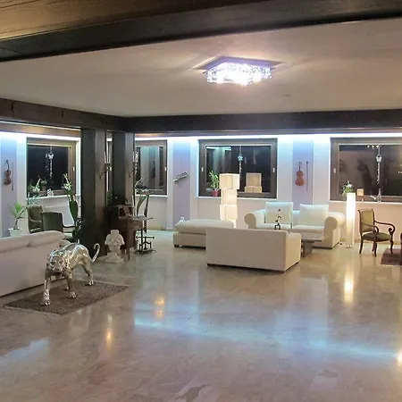 Fuchs & Hase Self Check In Otel Rosegg