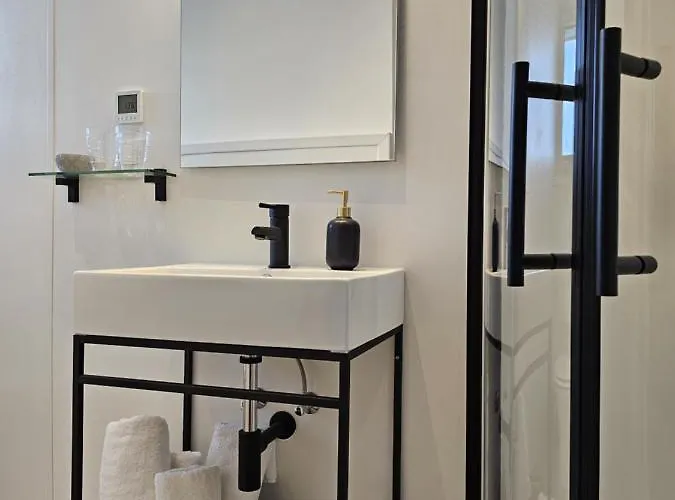 Fuchs & Hase Self Check In