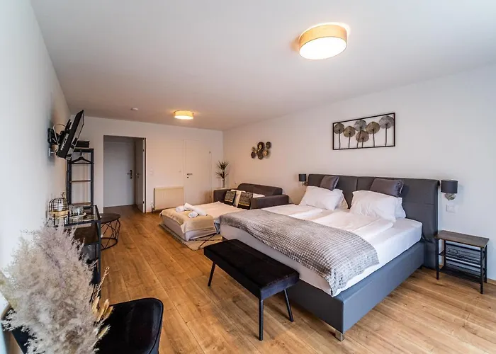 Fuchs & Hase Self Check In