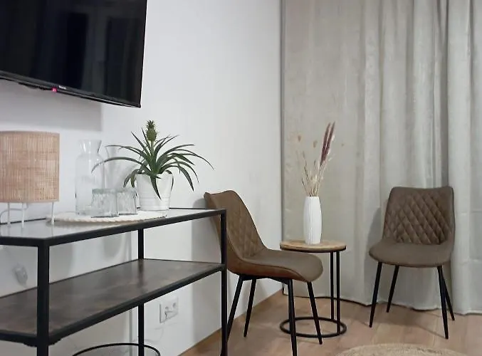 Fuchs & Hase Self Check In