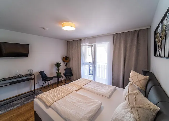 Fuchs & Hase Self Check In 3*