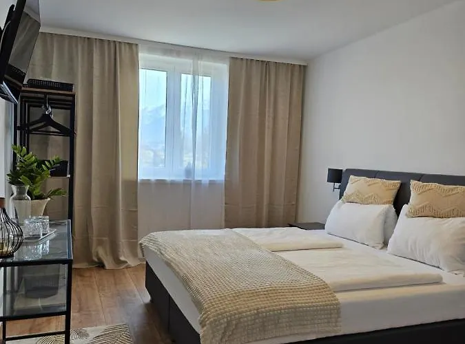 Fuchs & Hase Self Check In 3*